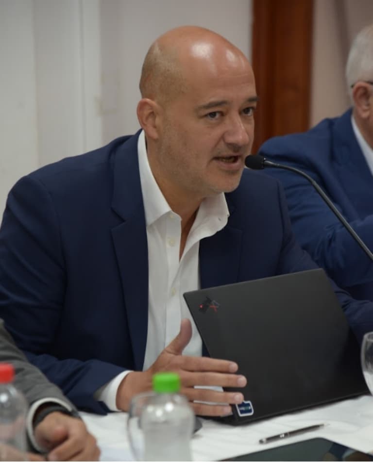 Representante de ADIRA en reunión institucional